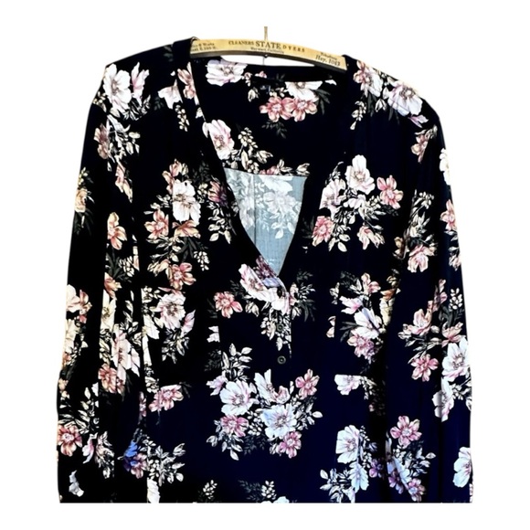 Torrid Size 5 Black Vintage Floral Y-neck shirt - Picture 8 of 12